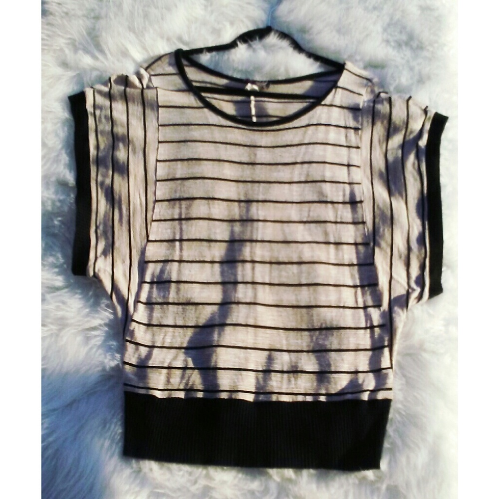 WOMEN'S SHORT SLEEVE TOP